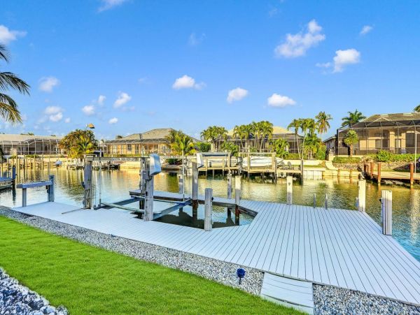 Beautiful Canal Views 3 Bedroom Home with Caged Pool