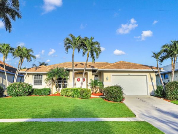 Beautiful Canal Views 3 Bedroom Home with Caged Pool