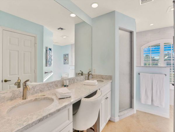 Beautiful Canal Views 3 Bedroom Home with Caged Pool