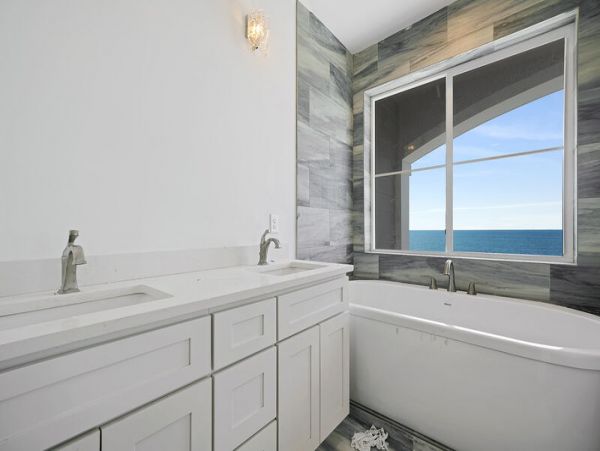 Gulf Front Six Bedroom Vacation Rental Villa in Destin