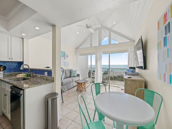 Holmes Beach One Bedroom Beachfront Condo Sleeps 4 Gulf View