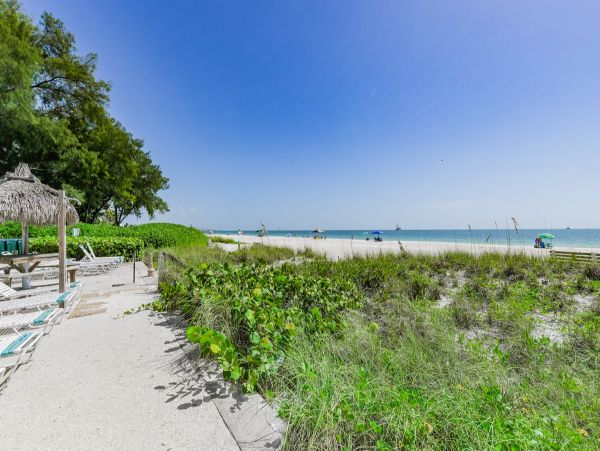 Holmes Beach One Bedroom Beachfront Condo Sleeps 4 Gulf View
