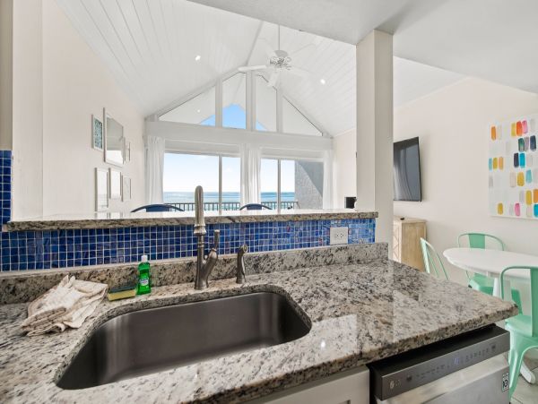 Holmes Beach One Bedroom Beachfront Condo Sleeps 4 Gulf View