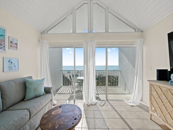 Holmes Beach One Bedroom Beachfront Condo Sleeps 4 Gulf View