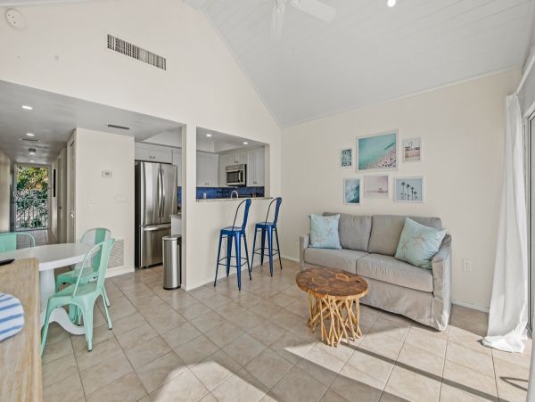 Holmes Beach One Bedroom Beachfront Condo Sleeps 4 Gulf View