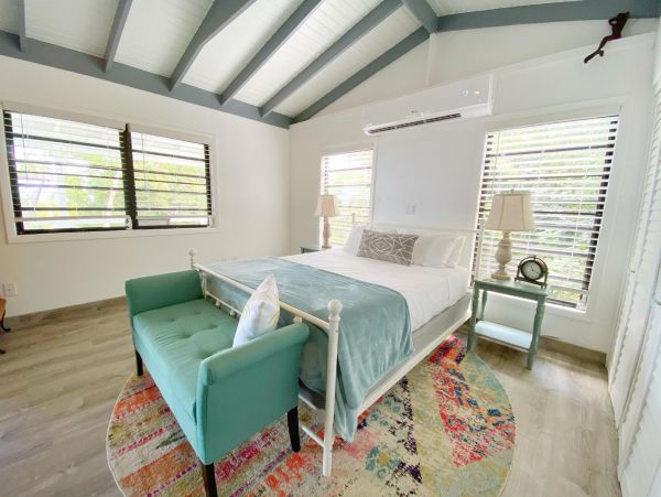 St. Thomas Home 978747