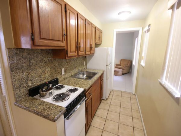 Hollywood Condo 978755