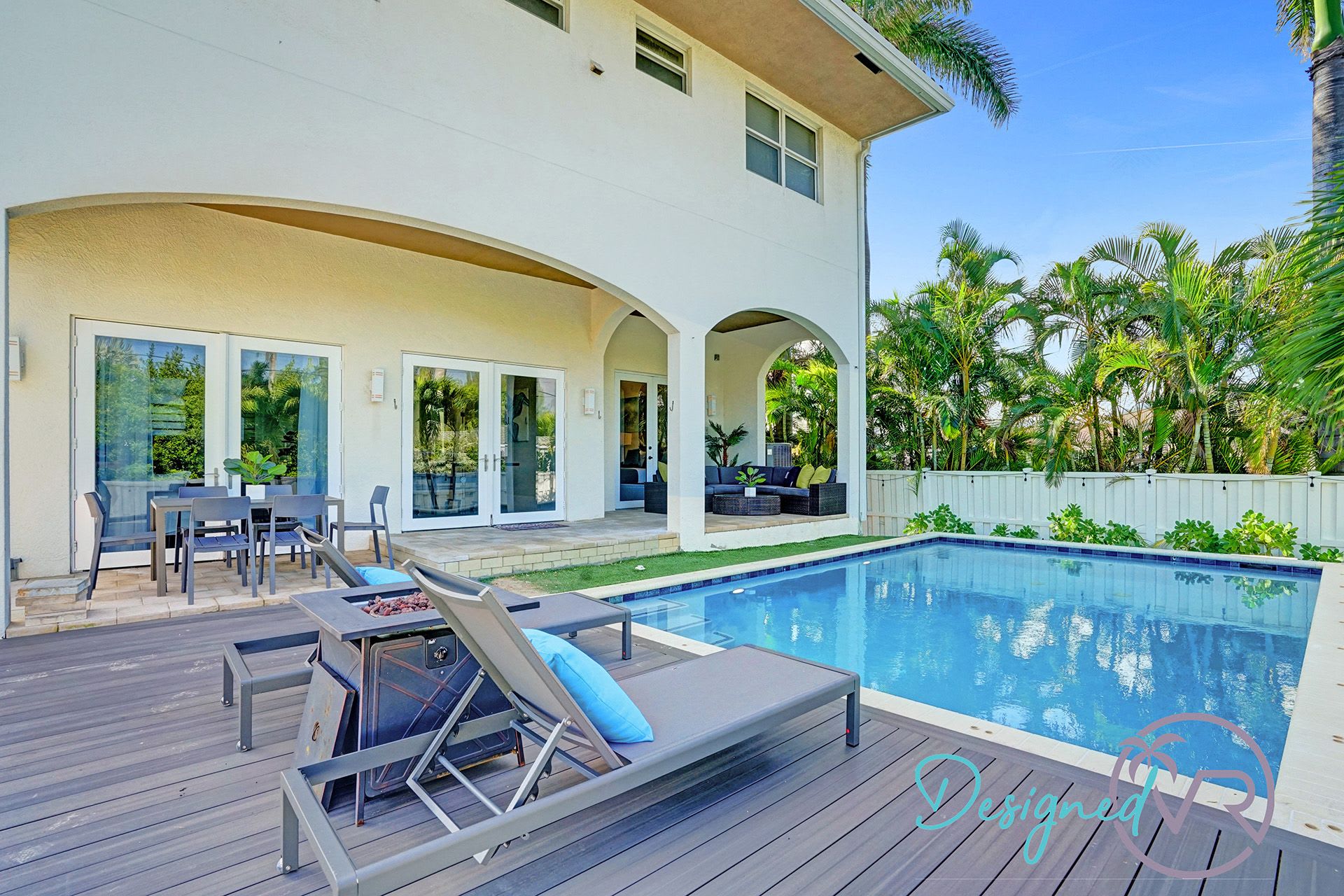 Hollywood Home 978756