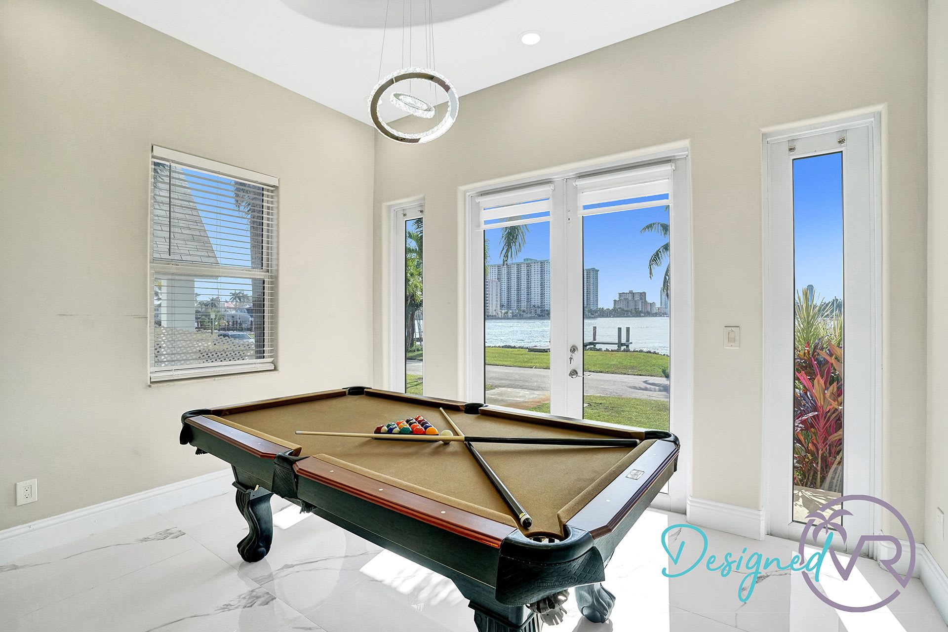 Hollywood Home 978756
