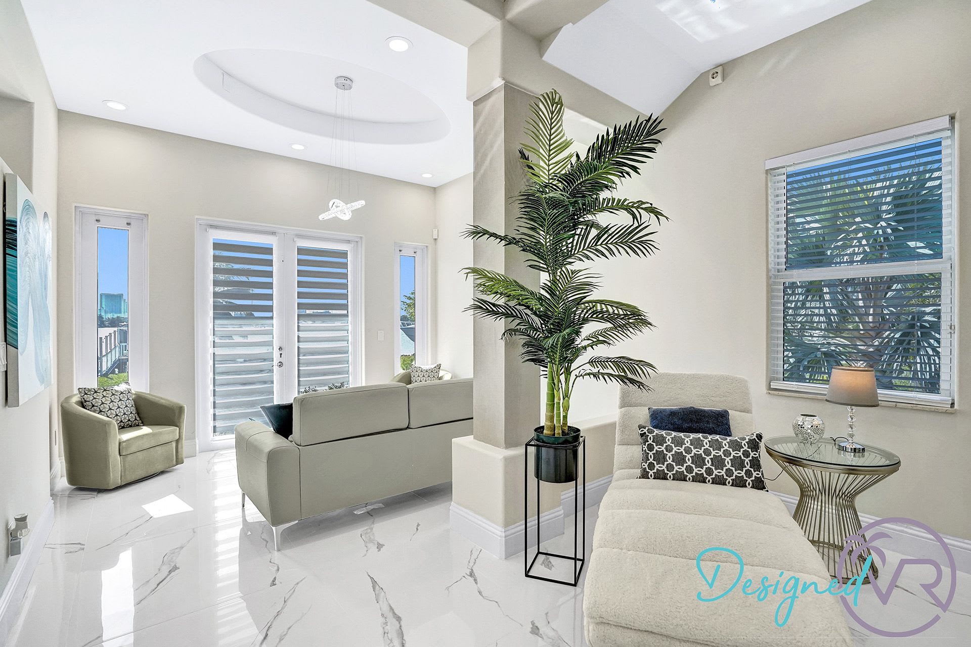 Hollywood Home 978756
