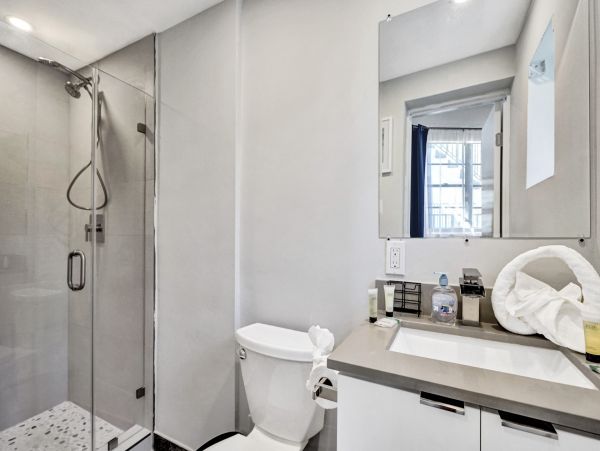 Hollywood Condo 978757