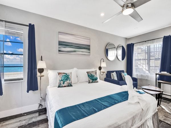 Hollywood Condo 978757