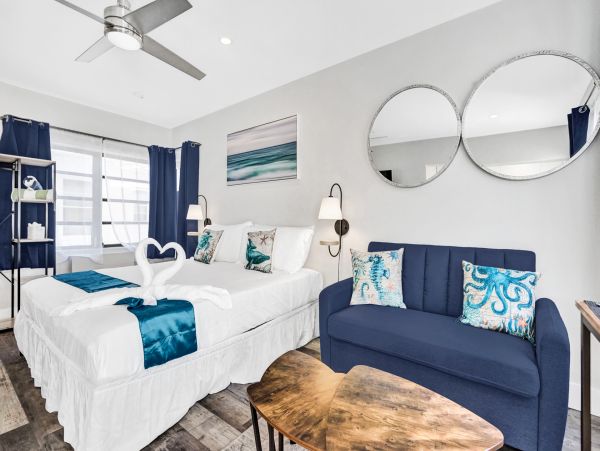 Hollywood Condo 978757