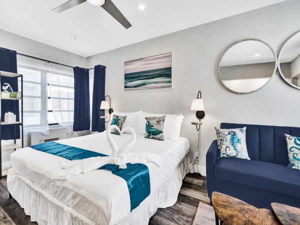 Hollywood Condo 978757