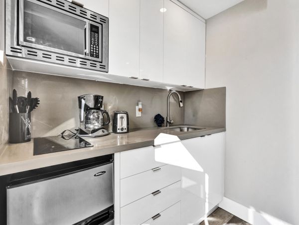 Hollywood Condo 978757