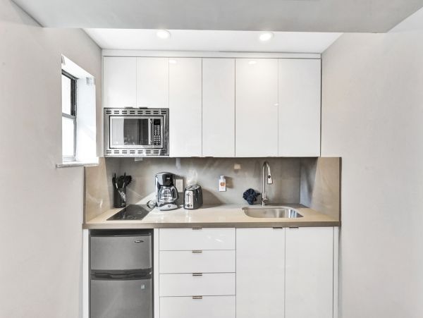 Hollywood Condo 978757