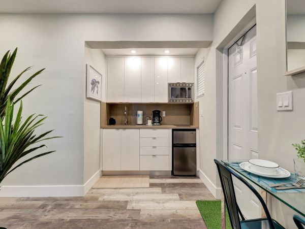 Hollywood Home 978758