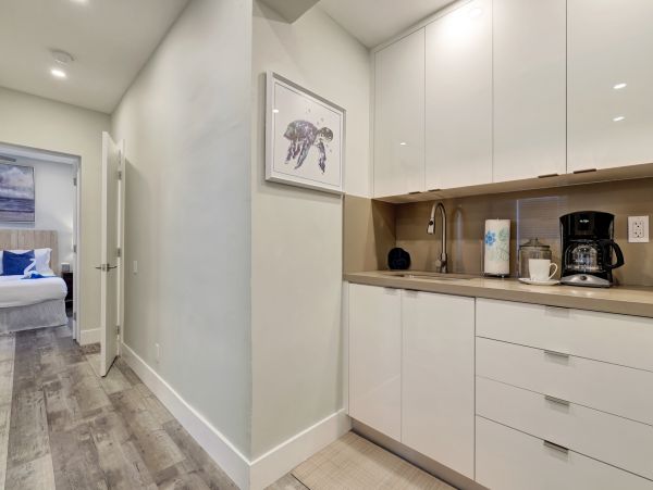 Hollywood Home 978758