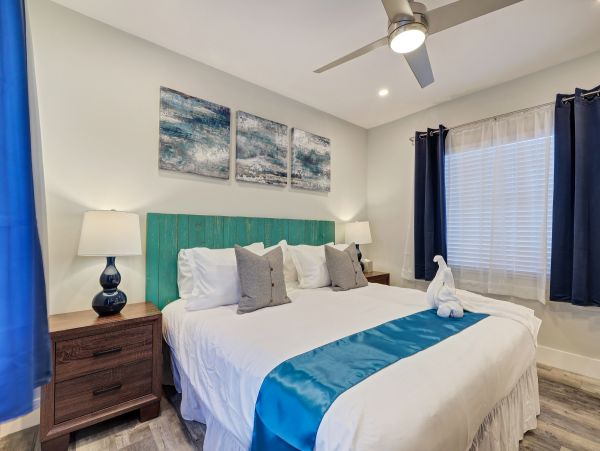 Hollywood Condo 978760