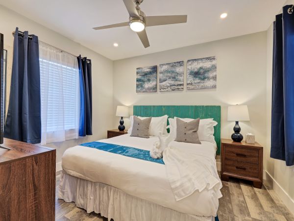 Hollywood Condo 978760