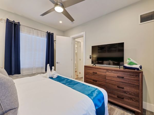 Hollywood Condo 978760