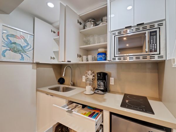 Hollywood Condo 978760
