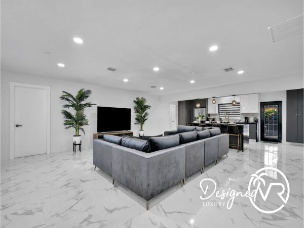 Hollywood Home 978761