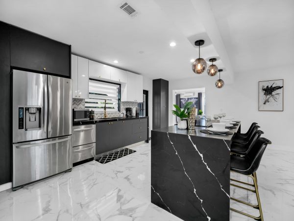 Hollywood Home 978761