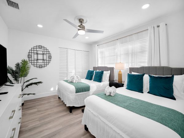 Hollywood Home 978761