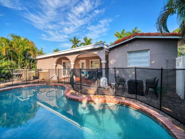 Hollywood Home 978761