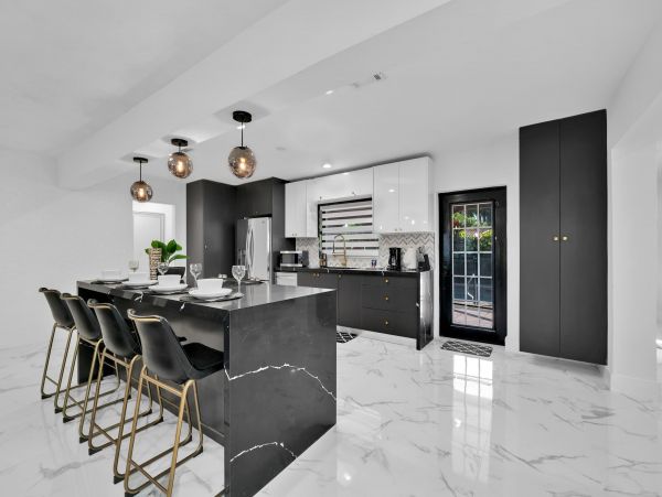 Hollywood Home 978761