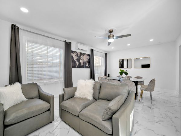 Hollywood Home 978761