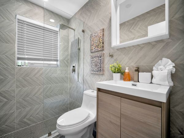Hollywood Home 978761