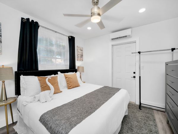Hollywood Home 978761