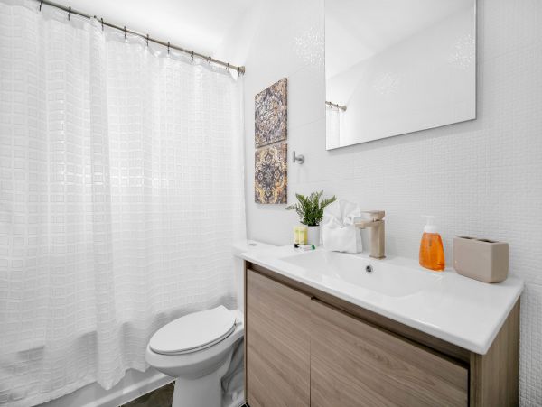 Hollywood Home 978761