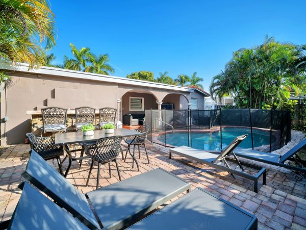 Hollywood Home 978761