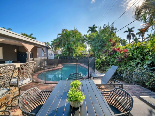 Hollywood Home 978761