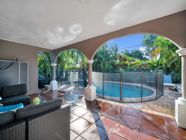 Hollywood Home 978761