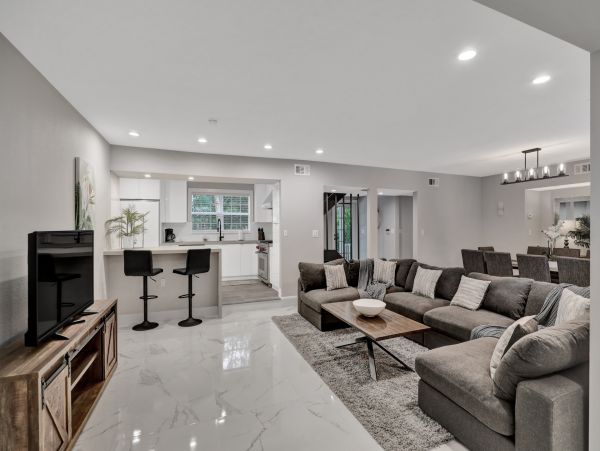 Hollywood Home 978762