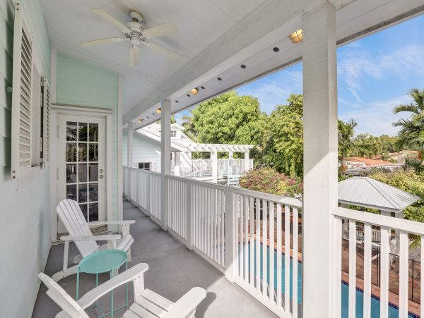 Hollywood Home 978762