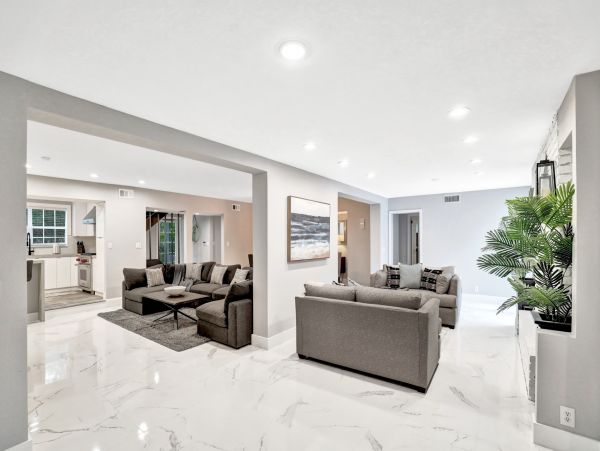Hollywood Home 978762