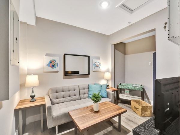 Hollywood Home 978762