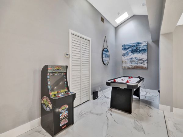 Hollywood Home 978762