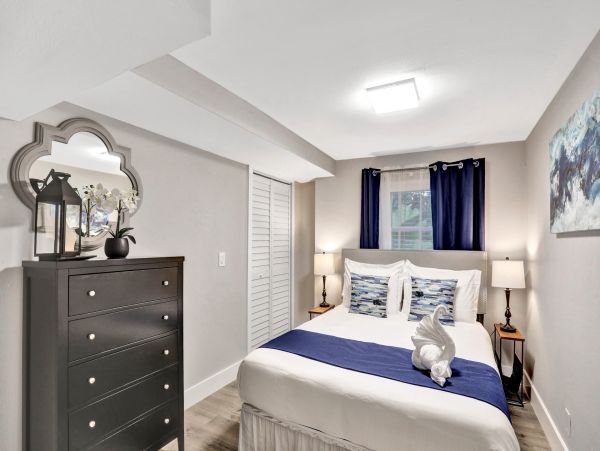 Hollywood Home 978762
