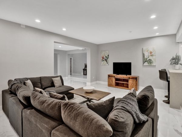Hollywood Home 978762