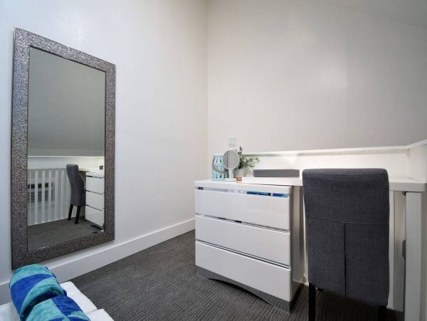 Hollywood Condo 978763