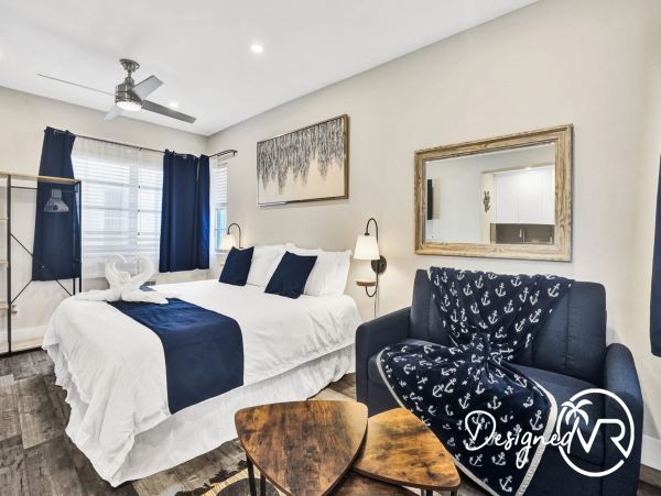 Hollywood Condo 978766