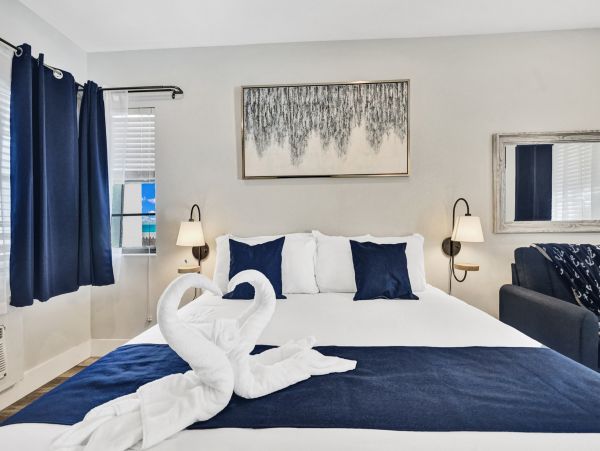 Hollywood Condo 978766