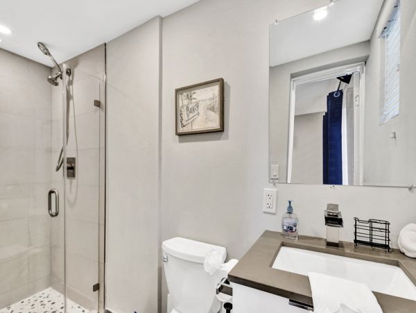 Hollywood Condo 978766