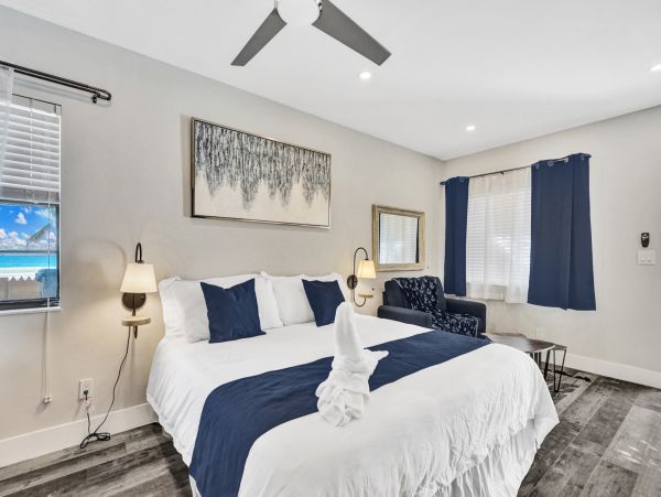 Hollywood Condo 978766